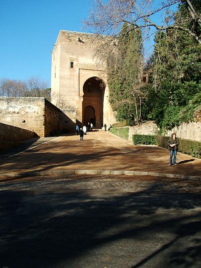 DSCF2003.JPG - Op weg naar het Alhambra, Puerta de la Justicia