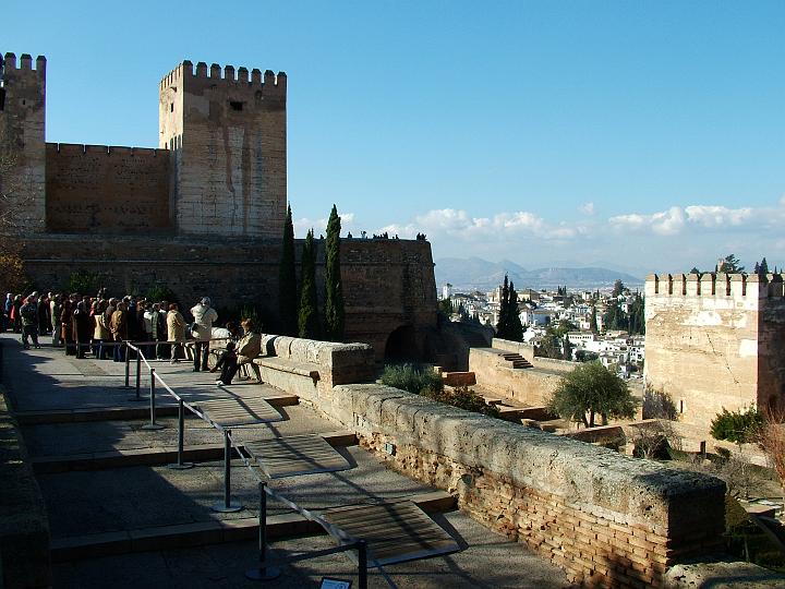 DSCF2020.JPG - Alhambra, in de rij voor Palacios Nazaries